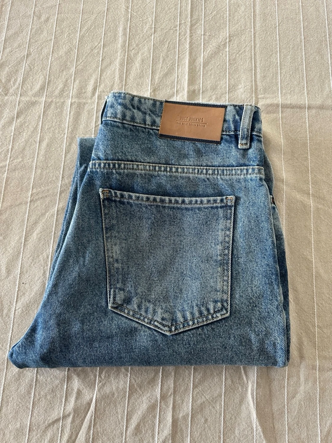 Blå wide jeans från Just Junkies