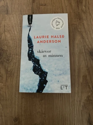 Skärvor av minnen - Bok ”Skärvor av minnen”, i väldigt bra skick.