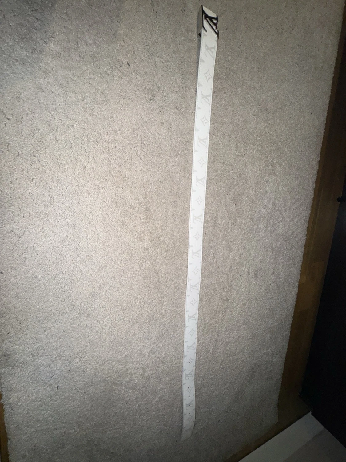 Vitt bälte med monogrammönster & silver spänne - 3