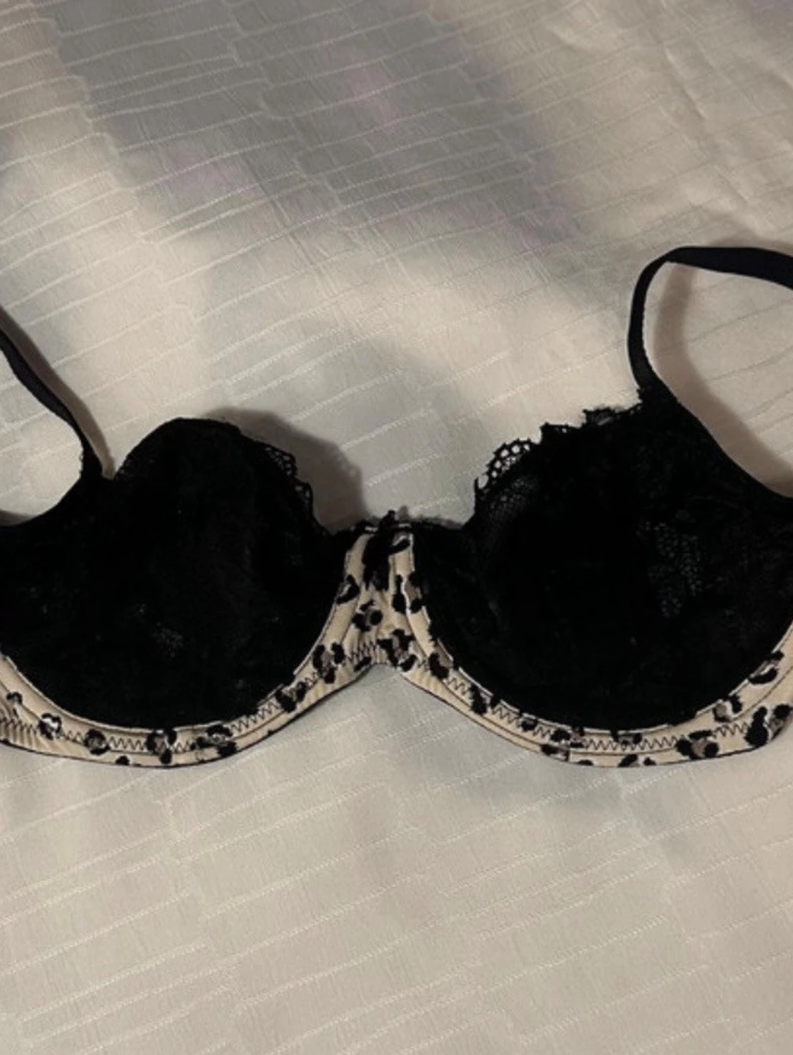 H&M Svart spets-bh med leopardkant 65A( 63-67cm)