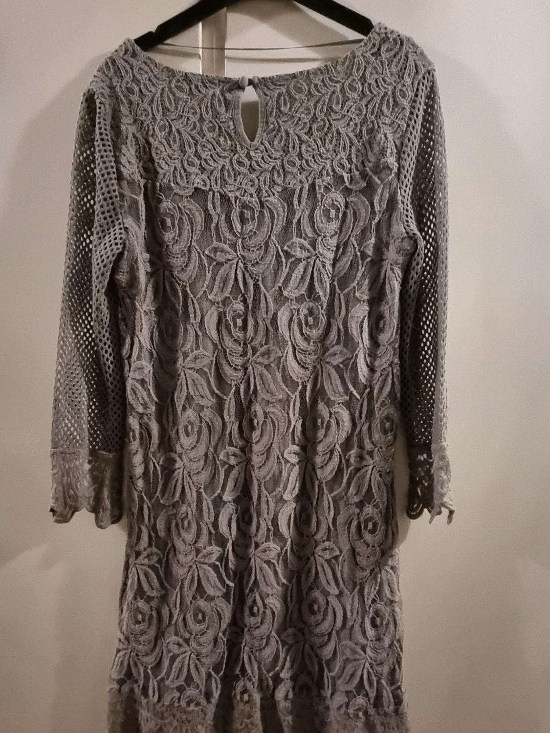 Ljuvlig topp med spets detaljer  - 4