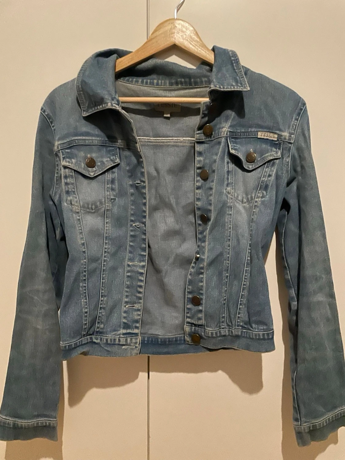 Blå jeansjacka från Tessie - 1