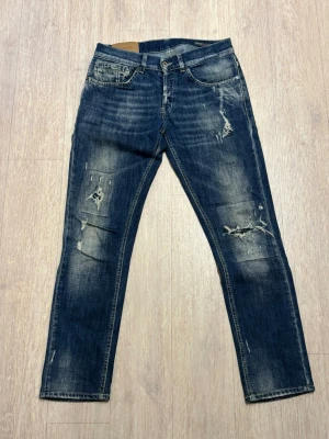 Dondup jeans  - Skick 9,5/10| modell george| storlek 30| Perfekta julklappen eller ba ha i gaderoben! Pm för mer info eller bilder