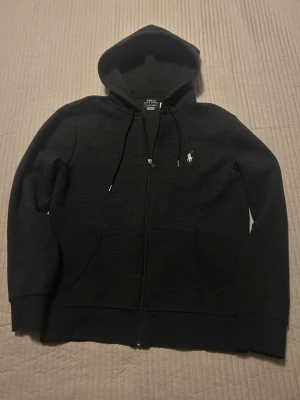 Ralph Lauren tröja  - Säljer Ralph Lauren tröja eftersom använder den inte längre, köpte för 4 månader för 1400 tusen och säljer den för 550