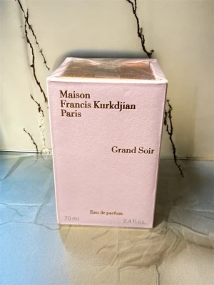 Maison Francis Kurkdjian Grand Soir - Säljer den perfekta julklappen🎄 helt ny Grand soir edp 70 ml - Maison Francis Kurkdjian, retail price 2100kr –> my price 1499kr.✅