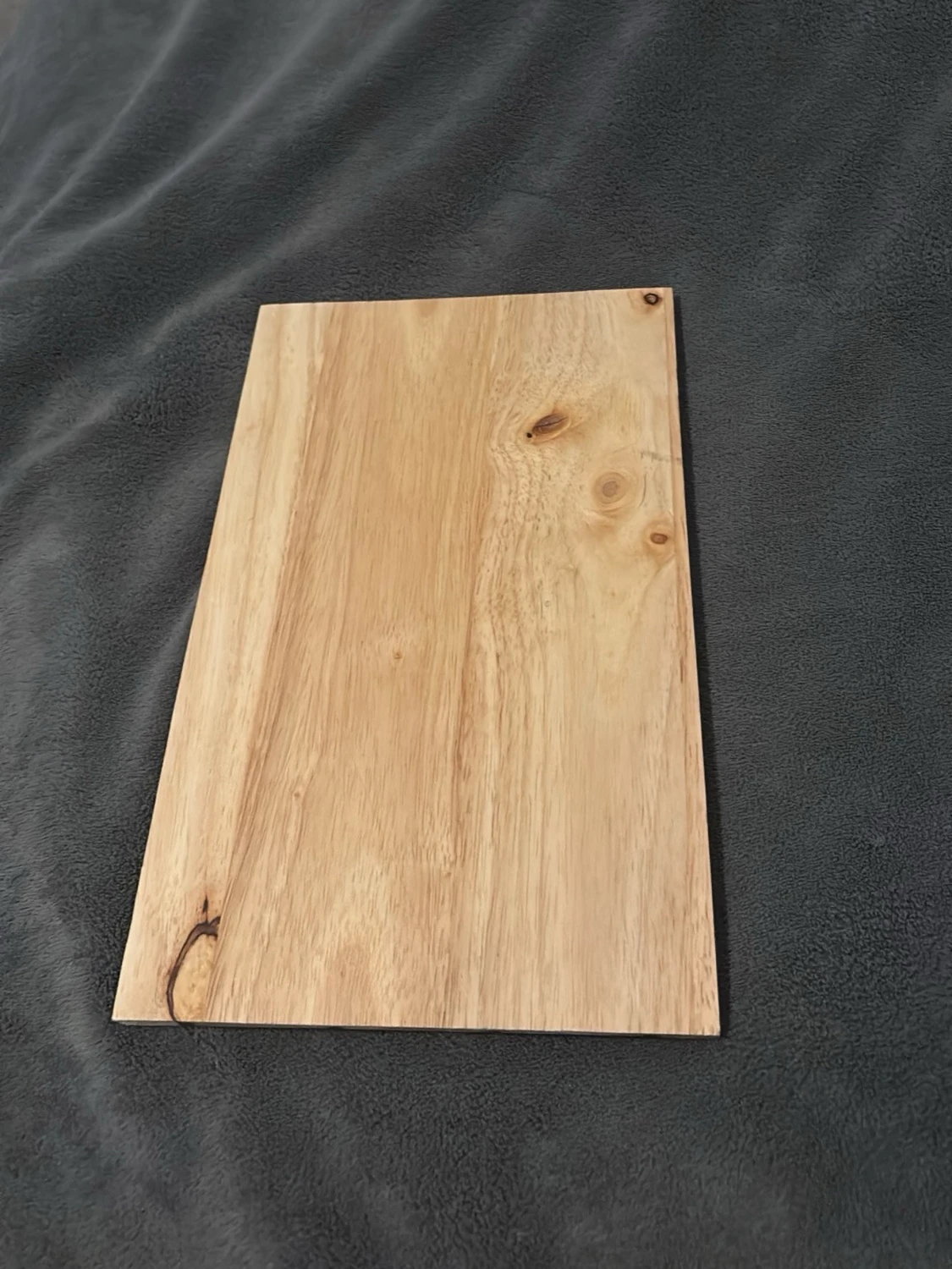 Skärbräda  med hexagonmönster och epoxy - 2