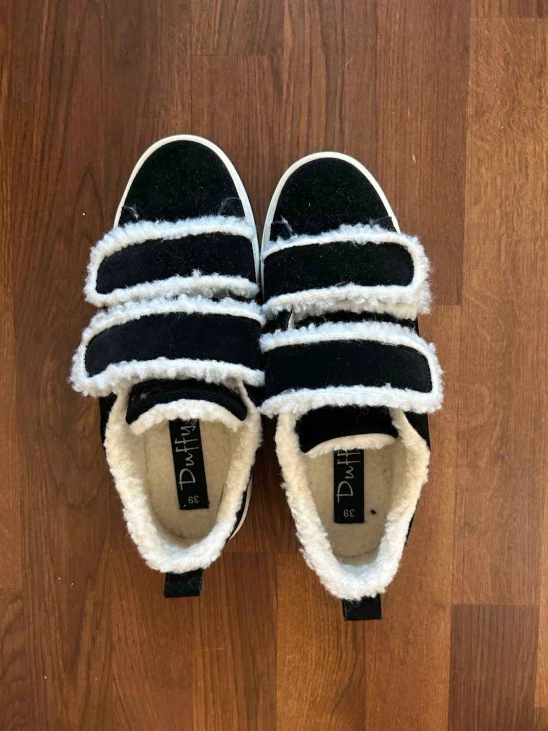 Svarta sneakers med fuskpäls från Duffy Stl 39 - 3