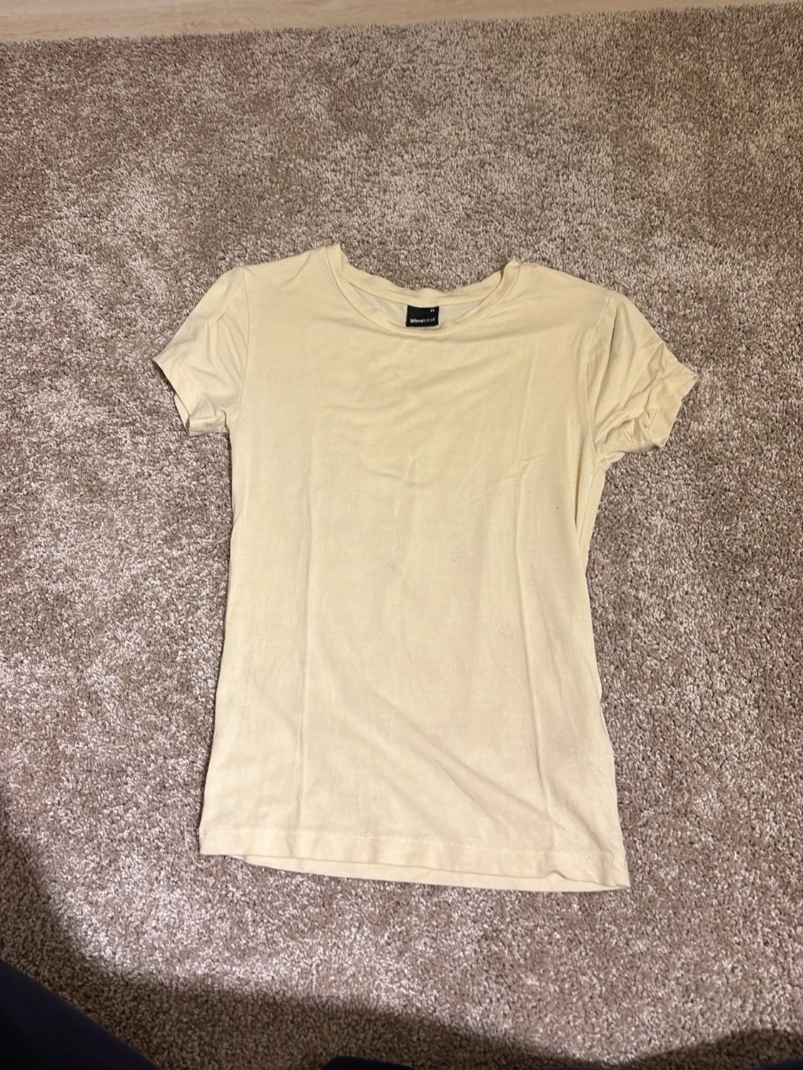 Gul från Gina Tricot 