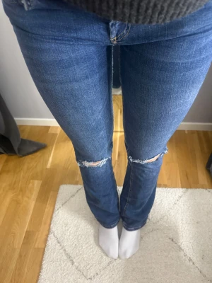 Jeans från Zara - Jeans från Zara, köpte från Vinted men kommer aldrig till användning, pris kan diskuteras💞