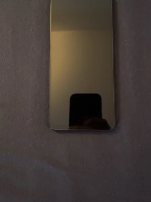 Redmi 13C - Säljer en nästan oanvänd mobil. Redmi 13C. Användes i cirka 1 månad bara. Säljer pga har fått en ny mobil. Mobilen säljs med ett helt nytt mobilskal, original laddare och original mobilkartong. Jag säljer allt det här för 1200kr efter som allt ingår. Annars så köptes mobilen för 1399kr. Pris kan diskuteras och för mer info och funderingar så är det bara att skriva.  Perfekt för dig som vill ha en prisvärd Android-telefon med bra kamera. Som är i ett mycket bra skick.