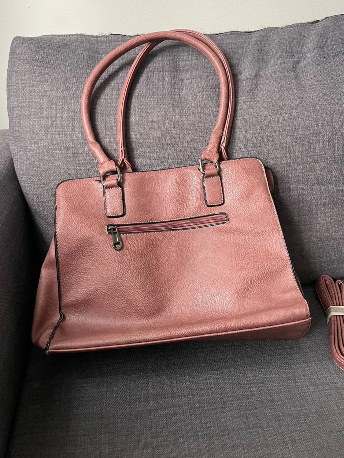 Rosa handväska med axelrem - 1
