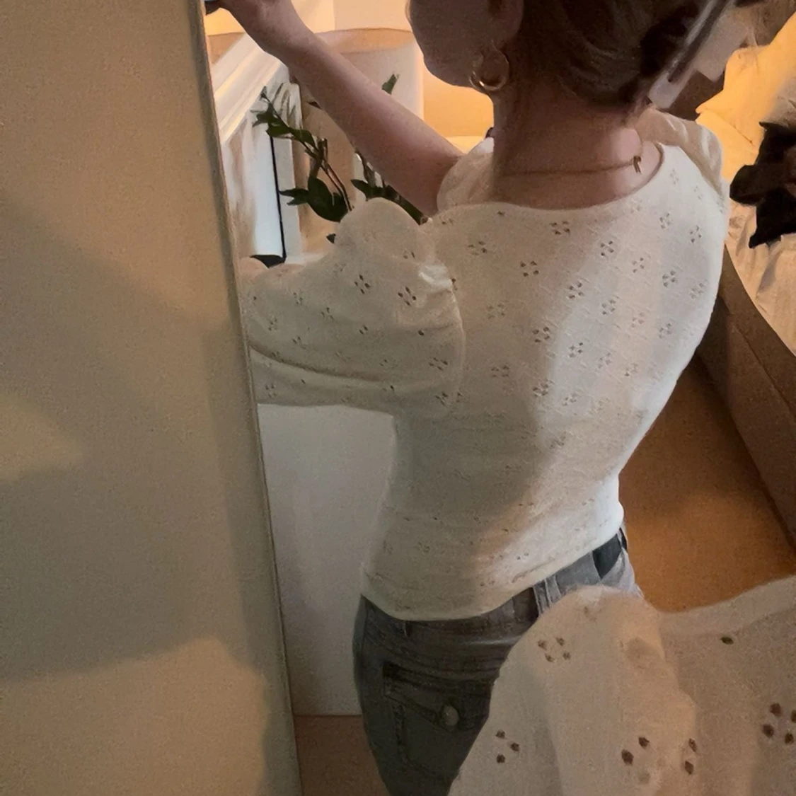 Vit omlottblus med puffärm - 2