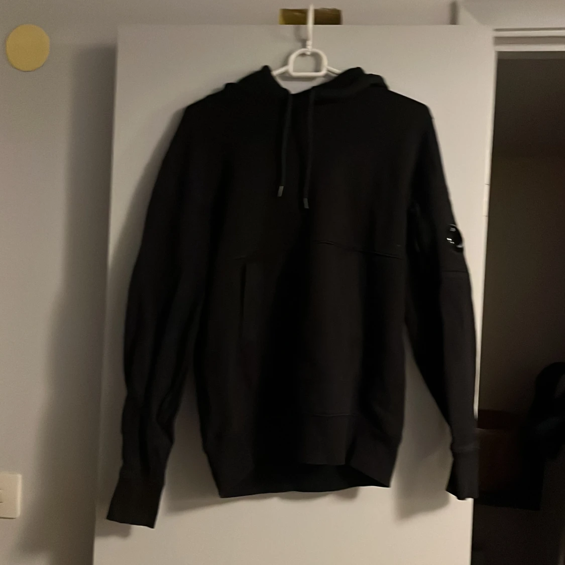 Svart hoodie från C.P. Company