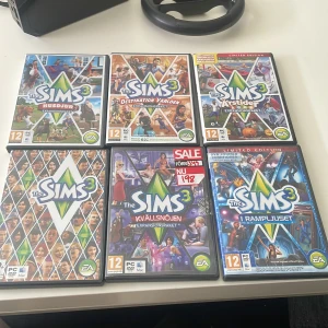 The Sims 3 Pack Collection - Samling av The Sims 3 expansionspaket: Husdjur, Destination Världen, Årstider, Kvällsnöjen, I Rampljuset och grundspelet. Perfekt för dig som vill skapa, styra och leva ut dina drömmar i en virtuell värld full av möjligheter och äventyr. Passar både nya och erfarna spelare.