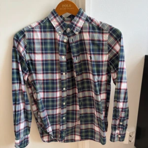 Ralph Lauren skjorta - rutig Ralph Lauren skjorta 💕fin till hösten🍂 storlek 14-16år