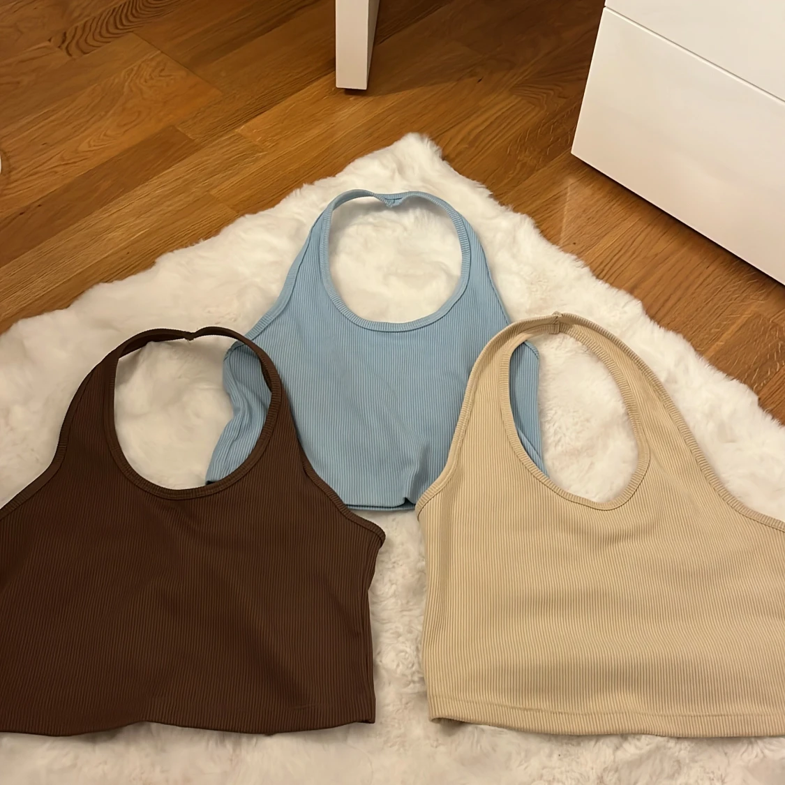 3 ribbade linnetoppar från H&M