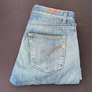 Dondup jeans - Dondup jeans! Modell: dian! Carrot slim fit Size: 31! Skick: 8+/10! Hör av dig vid minsta fundering 🤩