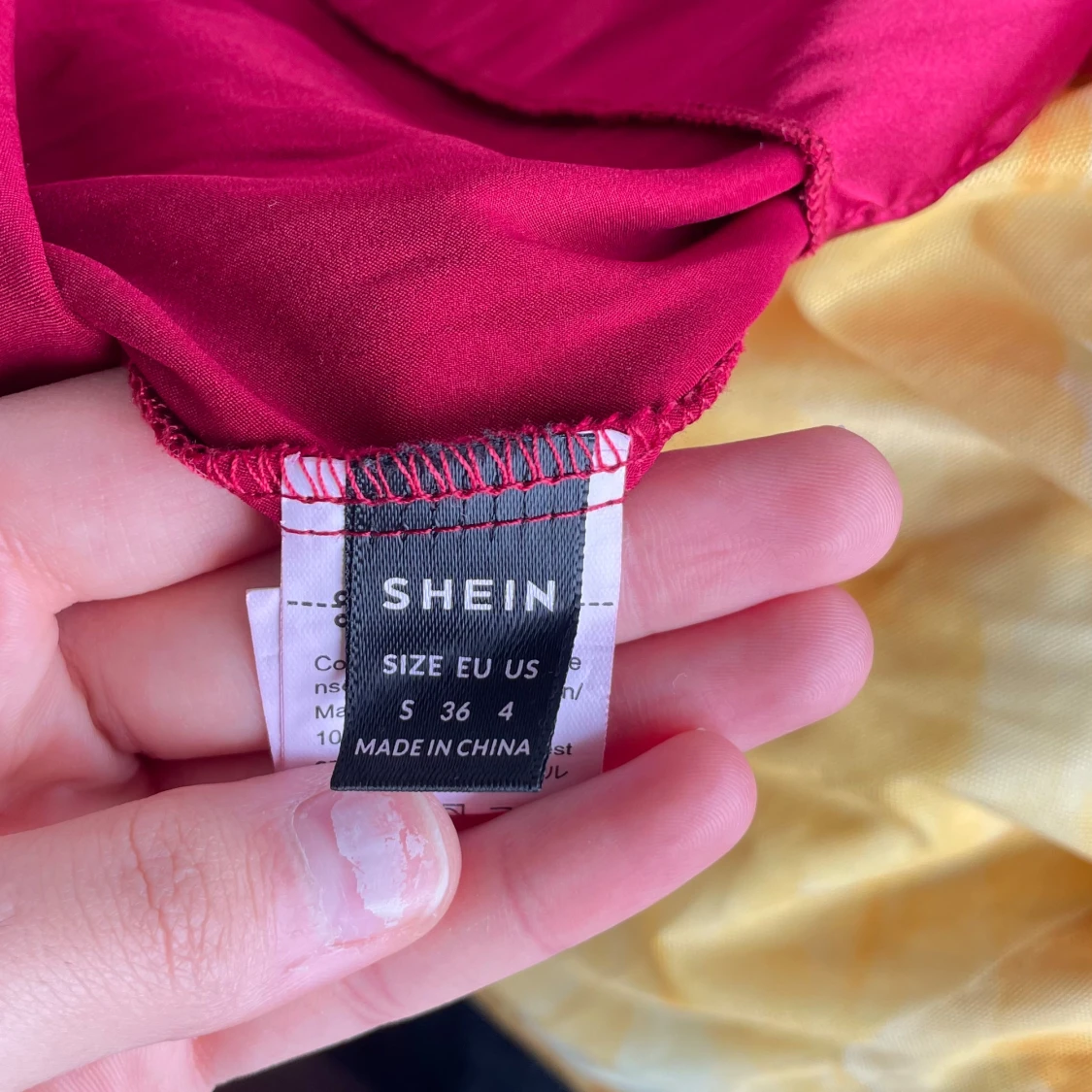 Röd långklänning från SHEIN i satin - 2