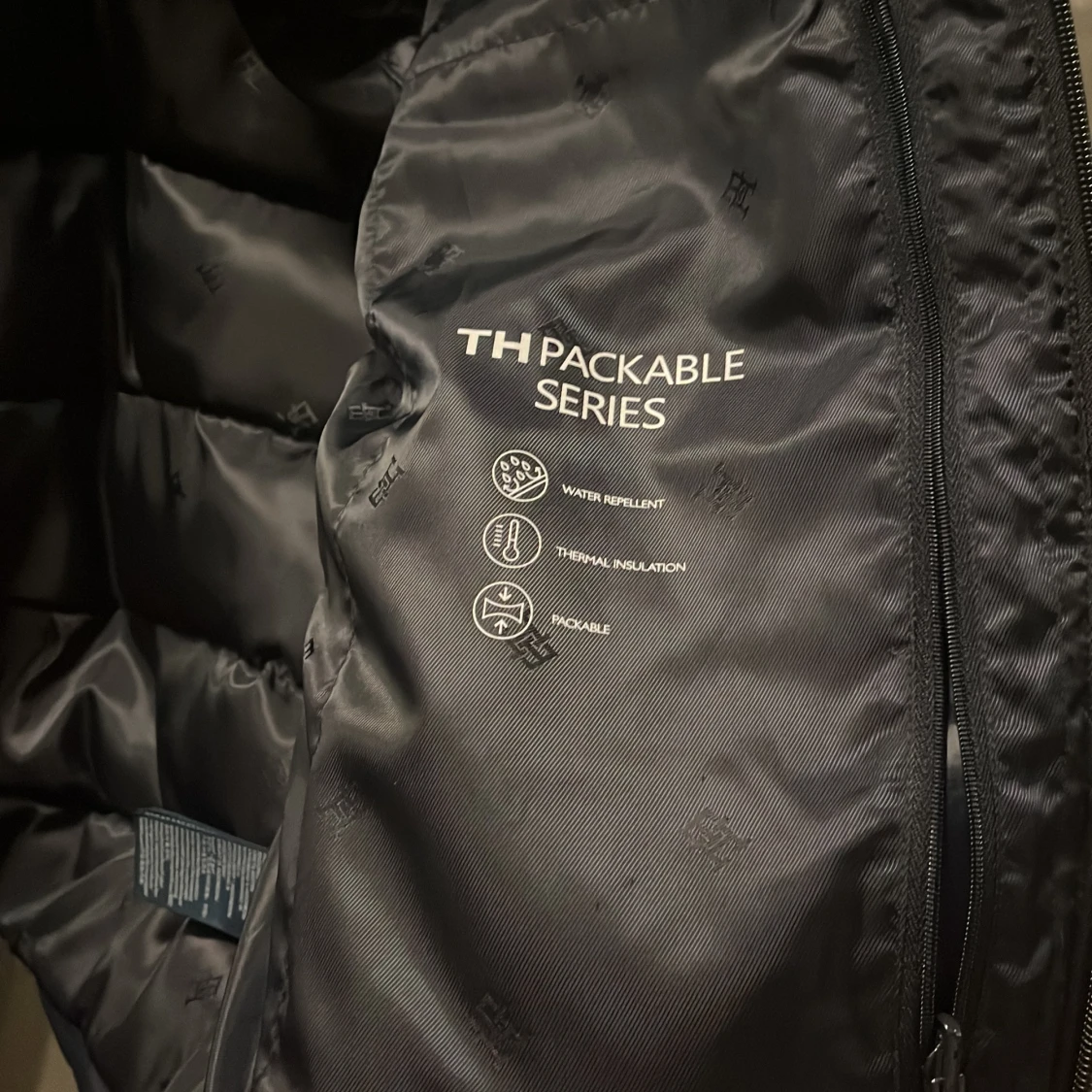 Mörkblå dunväst från Tommy Hilfiger - 3