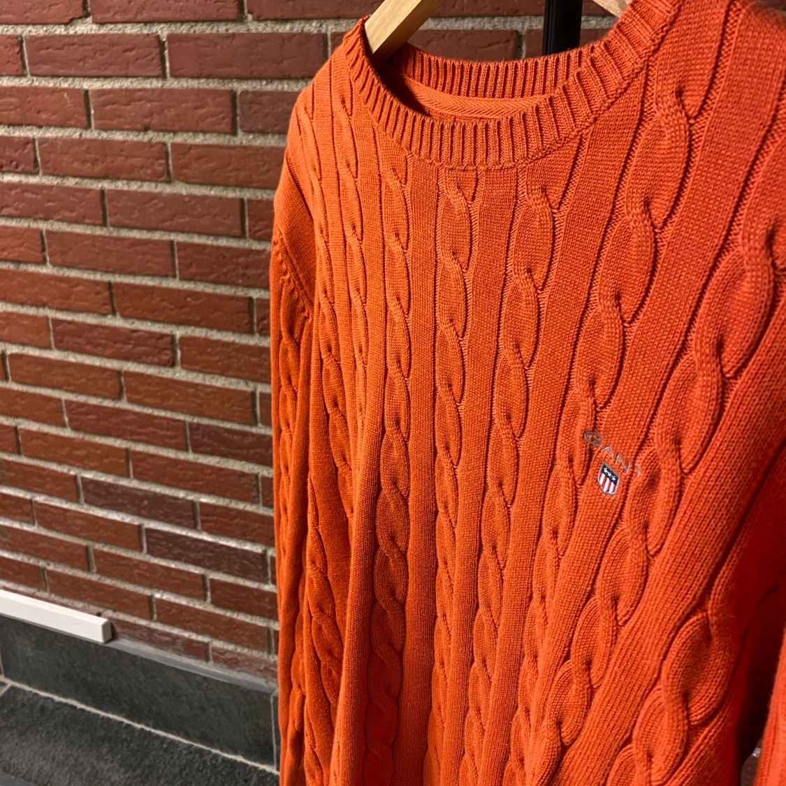 Orange kabelstickad tröja från Gant - 1