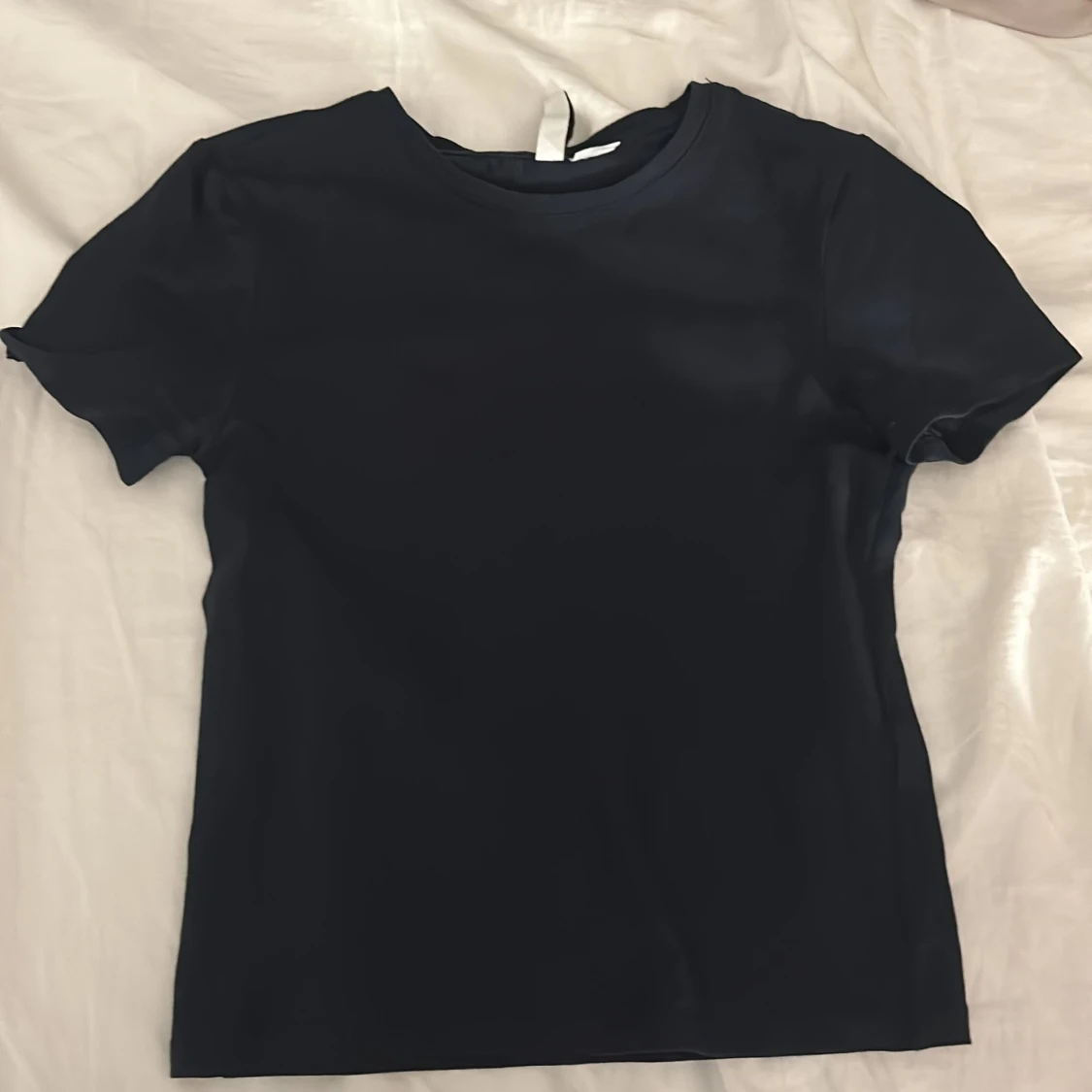 Mörkblå basic t-shirt från H&M Divided