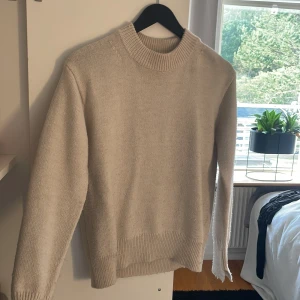 Beige stickad tröja - Beige stickad tröja