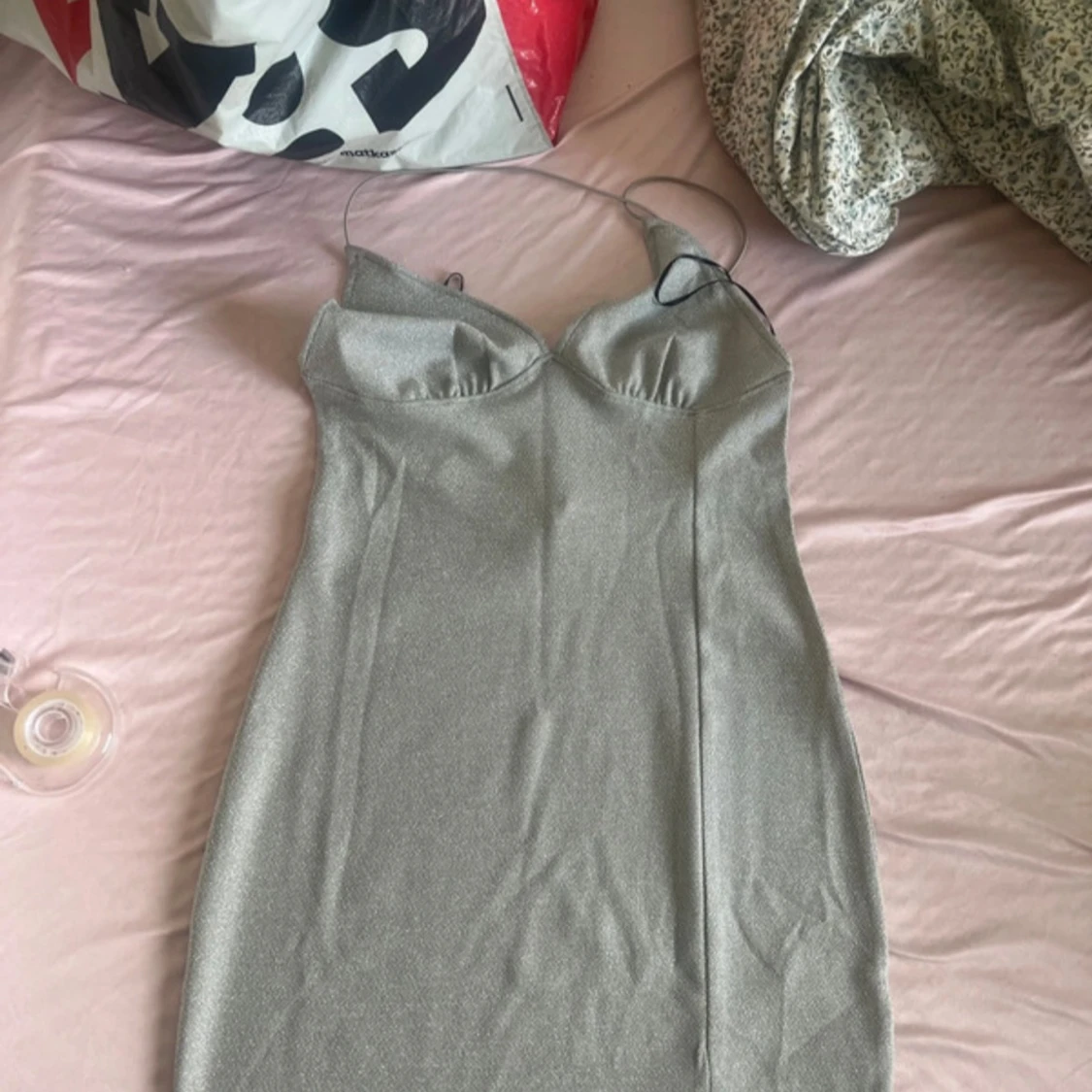 Glittrig silverklänning från H&M Divided