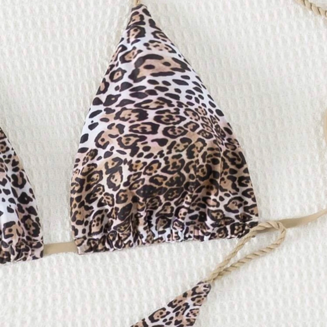 Leopardmönstrad bikini med snörning - 2