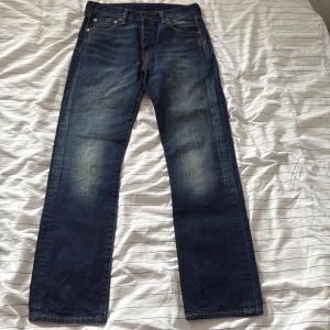 Levis 501 - Tja. Säljer ett par sparsamt använda Levis 501 storlek 30/32. Nypris 1149:- | Mitt pris 299. Pris går att diskuteras i pm! 