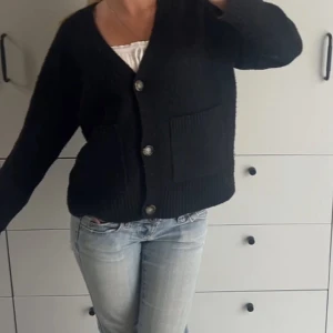 Stickad tröja - Jättefin stickad kofta från veromoda💕osäker på storlek 
