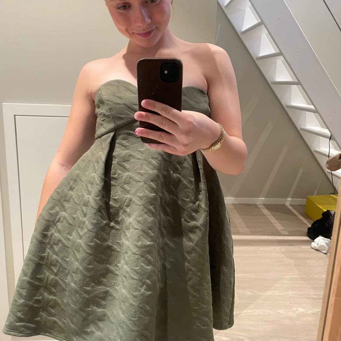 Grön axelbandslös kortklänning - 3