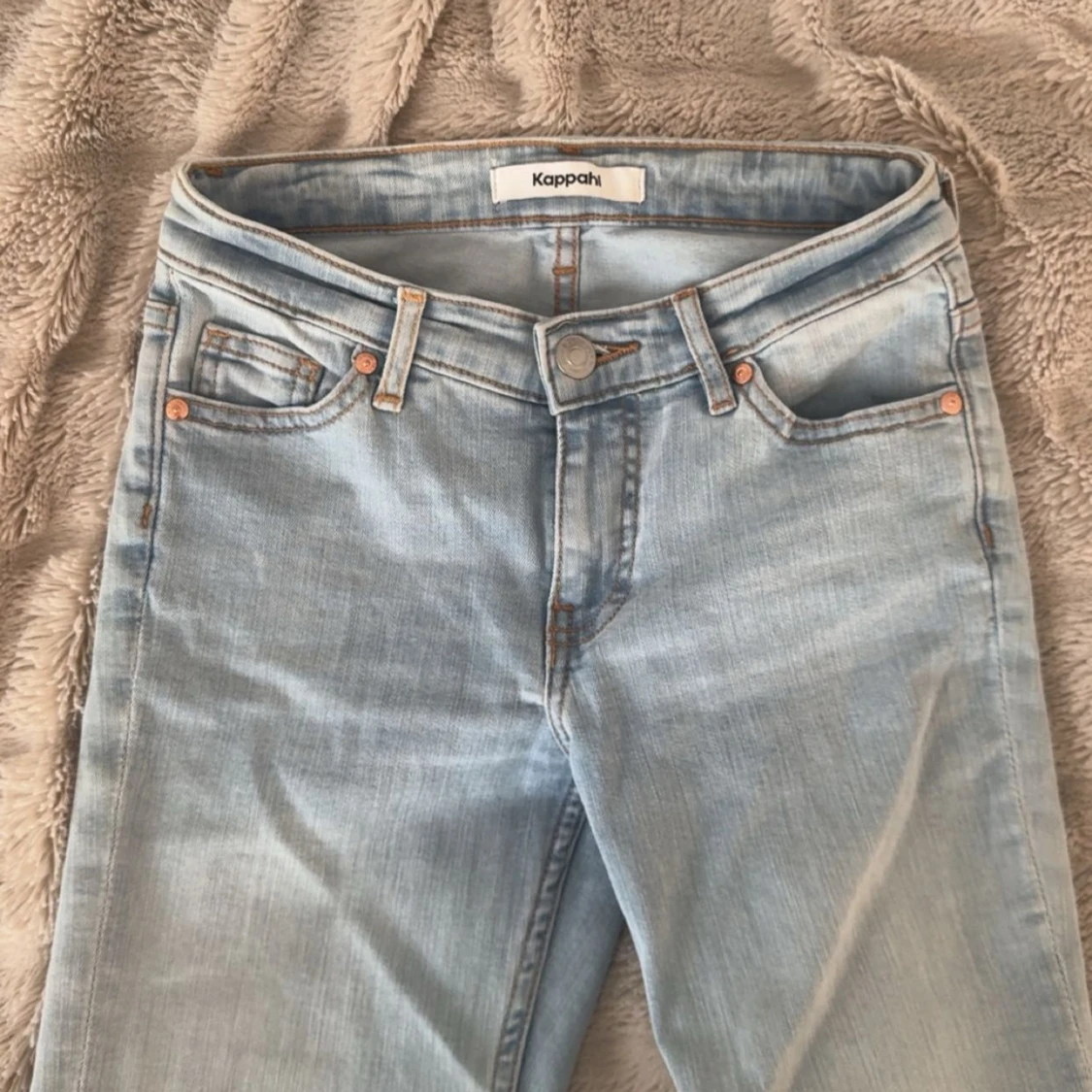 Bootcut jeans i ljusblå denim Kappahl - 1