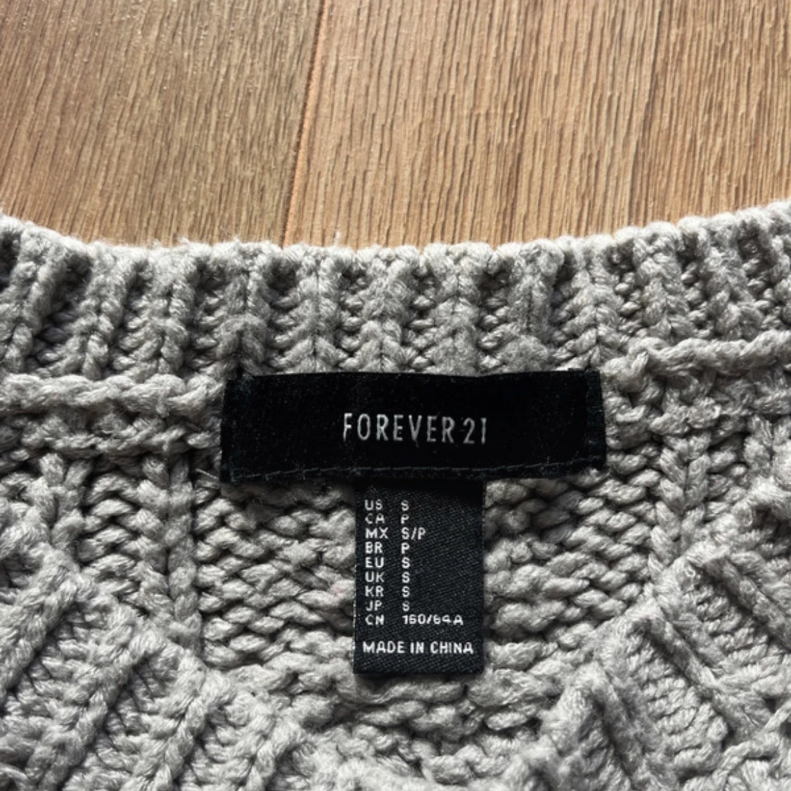 Grå stickad tröja från Forever 21 - 2