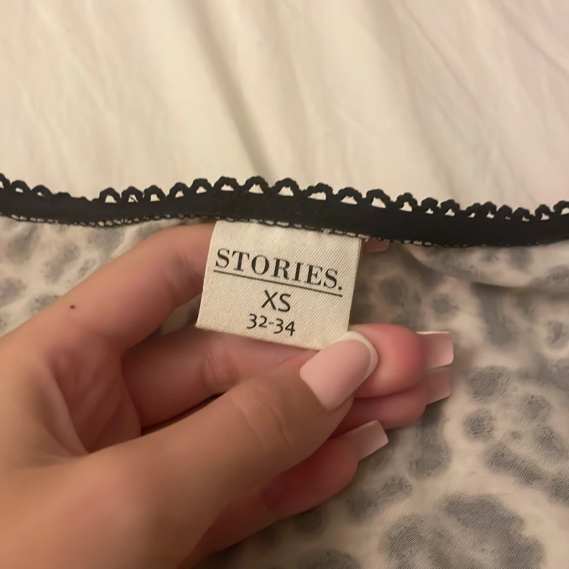 Leopardmönstrad topp från Stories XS - 1