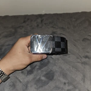 Svart lv bälte i silver - DM vidd frågor eller intresse för bra pris 