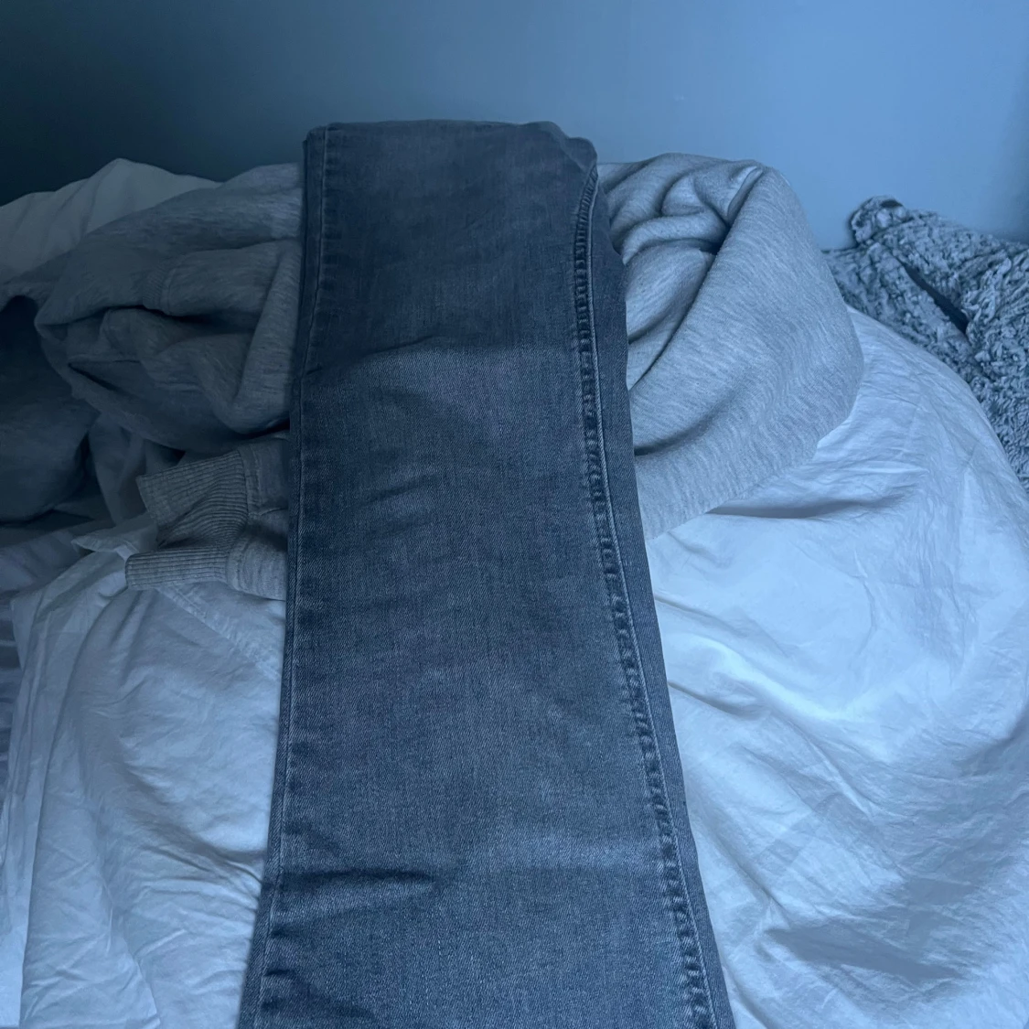 Grå bootcut jeans från Only - 3