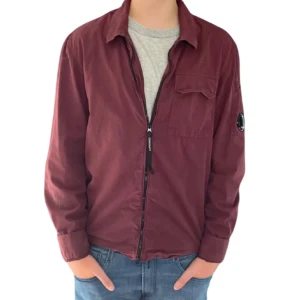 C.P company overshirt - Säljer nu denna c.p company overshirt Riktigt bra skick 9/10 Ny pris 3000kr Storlek s sitter typ som xs Modellen är ca 174cm Pris kan gå ner vid snabb affär Har ni några frågor så är det bara att ställa dem