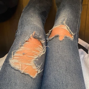 Gina Tricot jeans  - Nya kollektionen 14+, lägg gärna bud! använda i 1 månad. Nypris 399kr Midja-68   innerben-78