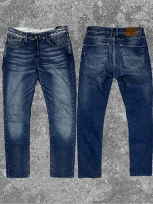 Jeans med wash  - Tja säljer dessa riktigt trendiga och unika jeans med riktigt skön wash! Mått: A:41 B:73 C:23 D:18 E:13 (cm) Skriv vid fundering 😇✌️