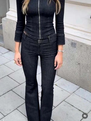 alobha - Trendiga supersnygga Alobha jeansen som såldes slut under 1 minut. Säljer då de är för långa. Jeansen är endast testade. Storlek 38