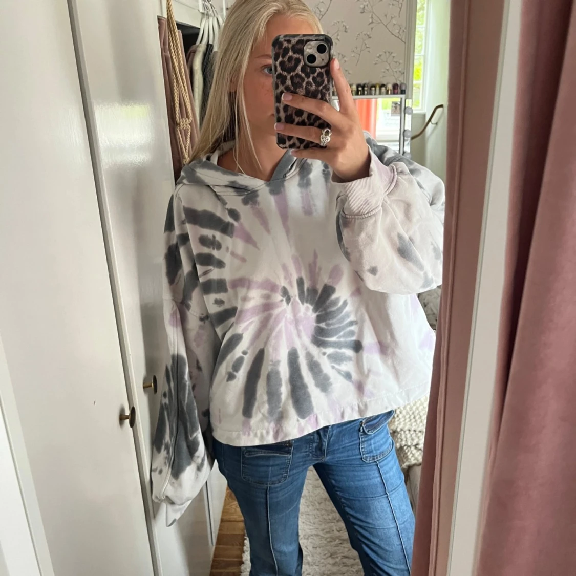 Oversized hoodie med batikmönster - 2