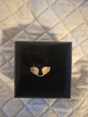 Guld ring  - GRATIS GÅVA MED VARGE ORDER!! Supertrendig stockholmsstil tjejer, ring guld. Vinter ring smycke. Gjord av mässing stål, jag svarar och skickar alltid snabbt!