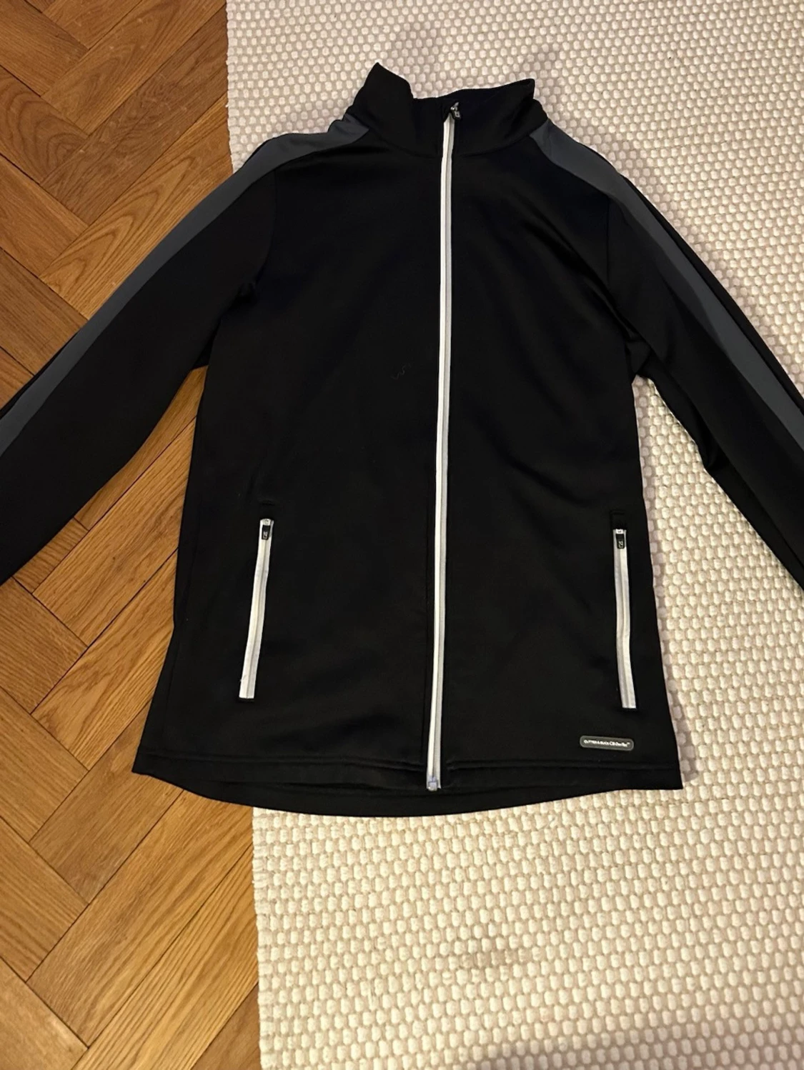 Svart jacka från Cutter & Buck - 3