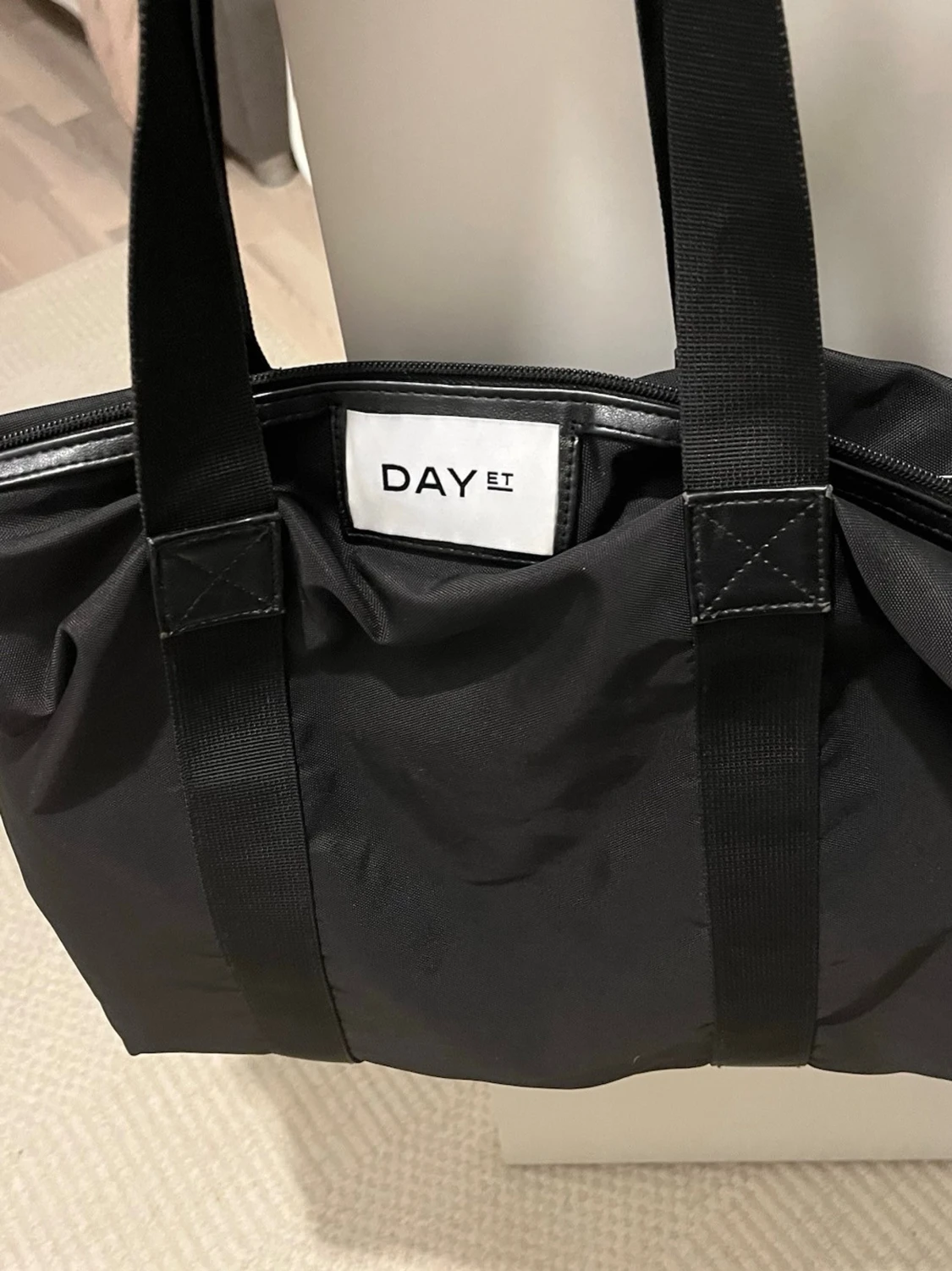 Svart axelväska från DAY ET