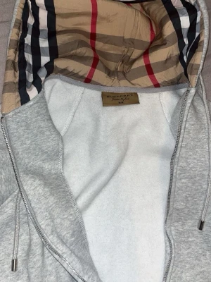 Burberry zip up - Storlek XS