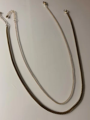Kedje halsband  - En för 20 kr eller båda för 30 kr.