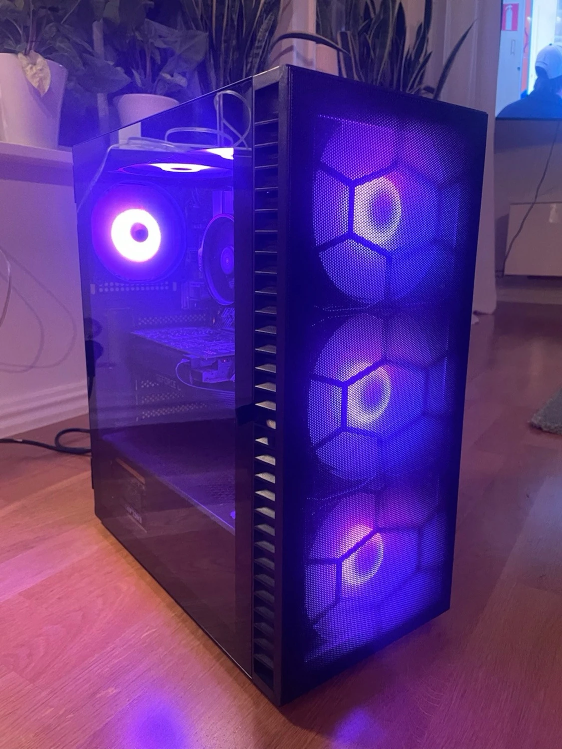 Stationär gamingdator med RGB-fläktar - 1