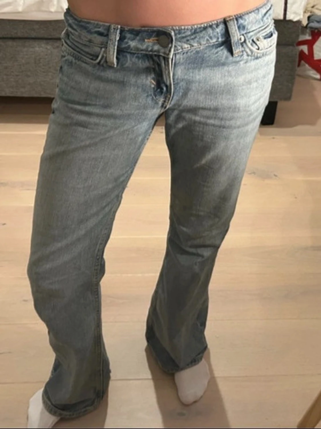 Ljusblå bootcut jeans