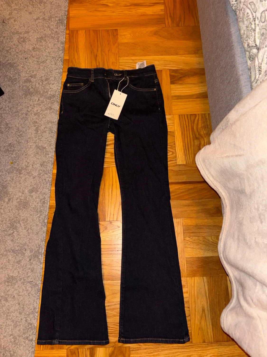 Mörkblå bootcut jeans från ONLY