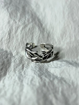 Edgy Silver Vines Ring - Justerbar, rostfri. Unisex